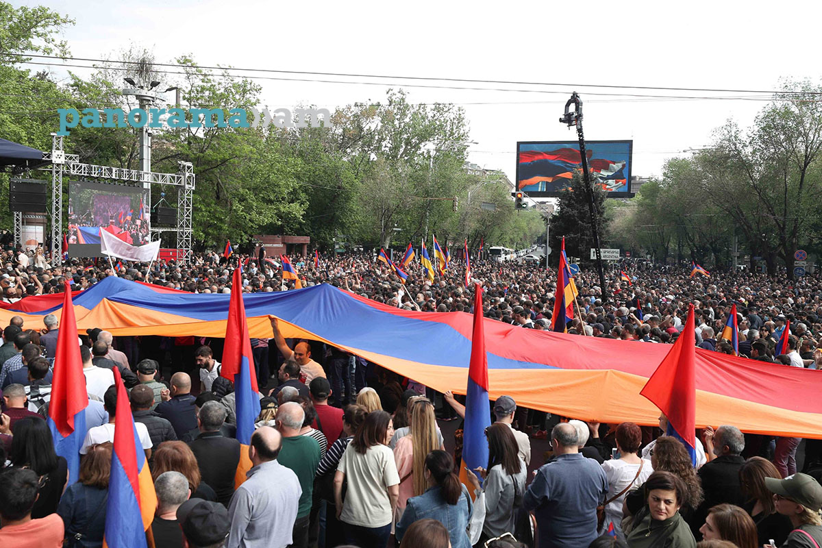 В ереване пройдет. Митинг оппозиции в Ереване. Митинг Украина. Митинг шествие в Ереване. Митинги во Франции.