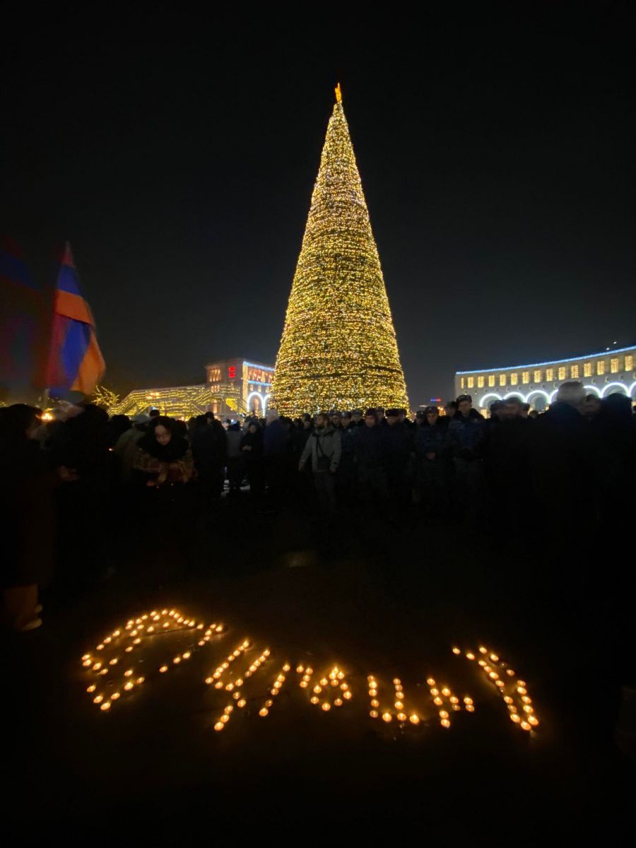 Пасха в 2024 в ереване. Площадь Республики Ереван. Новогодняя елка в Ереване. Главная елка в Ереване. Елка в Ереване 2022.