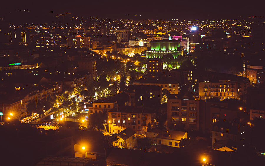 Ереван ночью. Армения Ереван. Каскад Ереван ночью. Ночной вид города Еревана. Вид на город с каскада Ереван ночью.