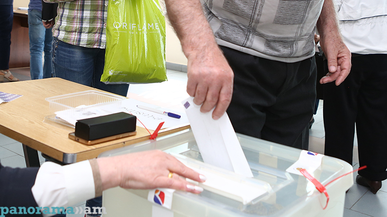 Выборы Ереван. Выборы в мэры Еревана. Очередь на голосование в Ереване. Выборы президента в ереване