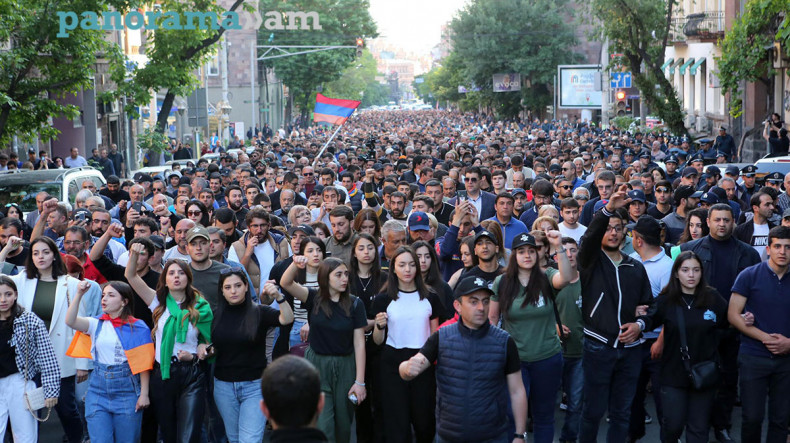 Ереван сегодня сейчас. Протесты Ереван 2022. Митинг в Ереване сегодня 15.10.2022. Фото 1 мая 2022 года в Ереване. Франция Карабах.
